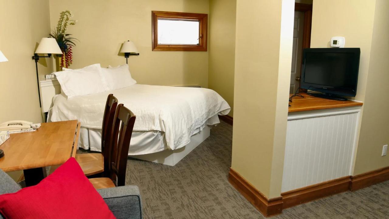 Kettle Creek Inn ポート・スタンリー エクステリア 写真