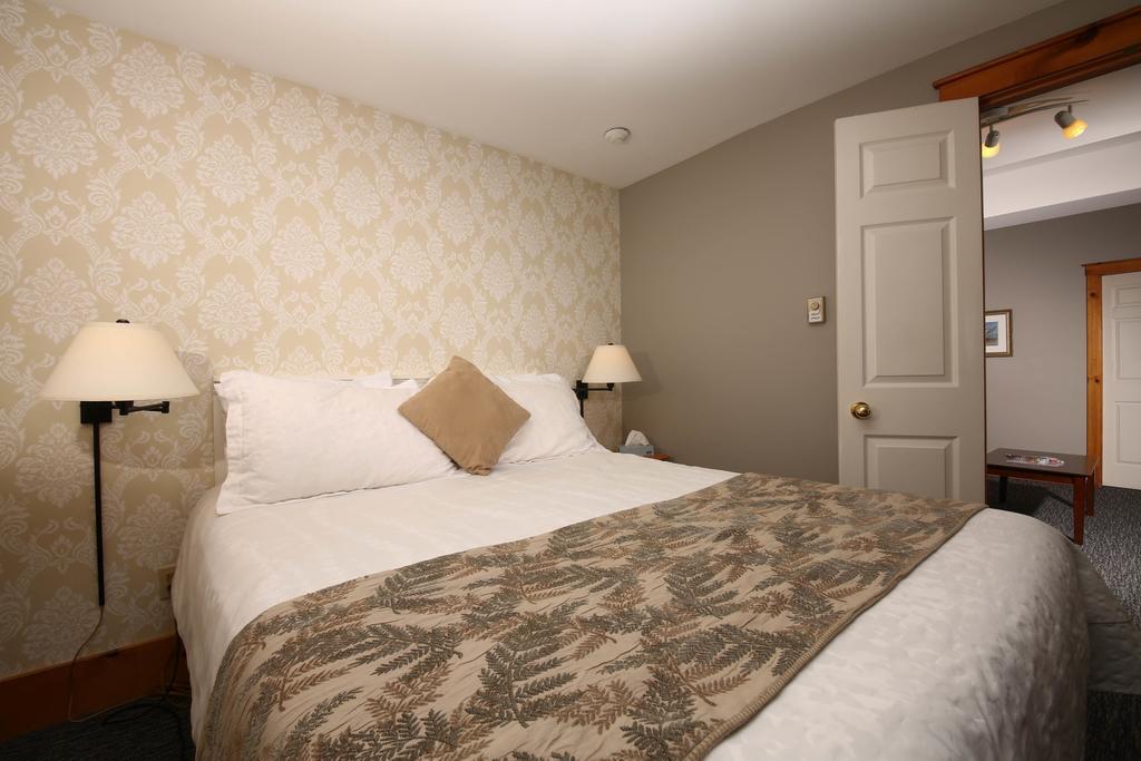 Kettle Creek Inn ポート・スタンリー エクステリア 写真