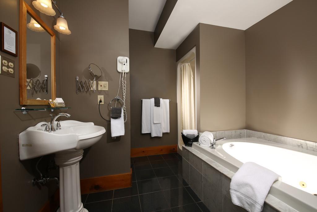 Kettle Creek Inn ポート・スタンリー エクステリア 写真