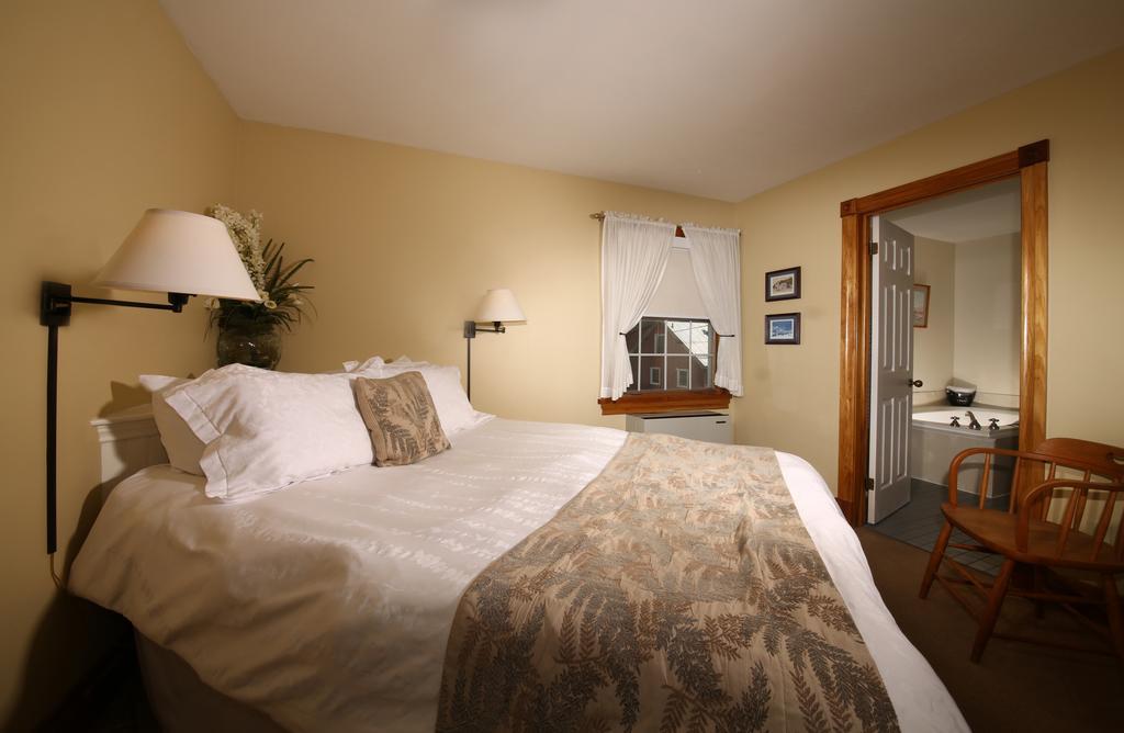 Kettle Creek Inn ポート・スタンリー エクステリア 写真