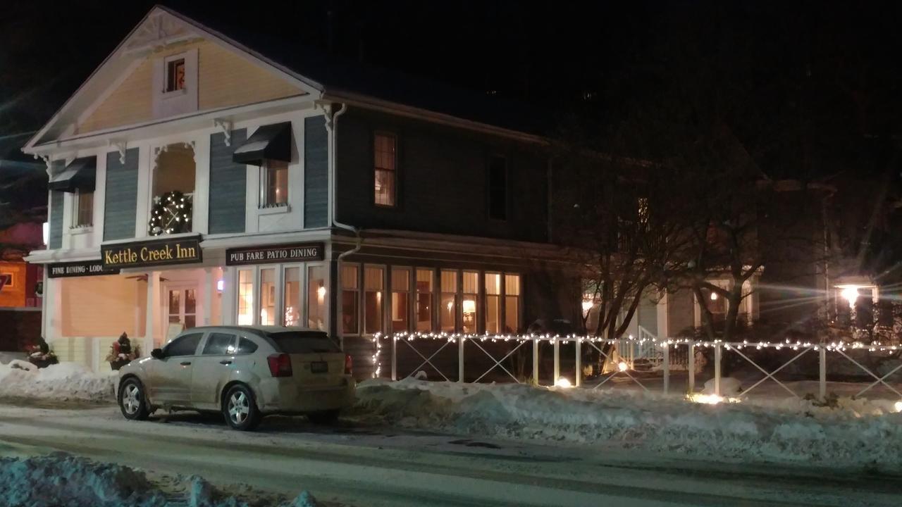 Kettle Creek Inn ポート・スタンリー エクステリア 写真