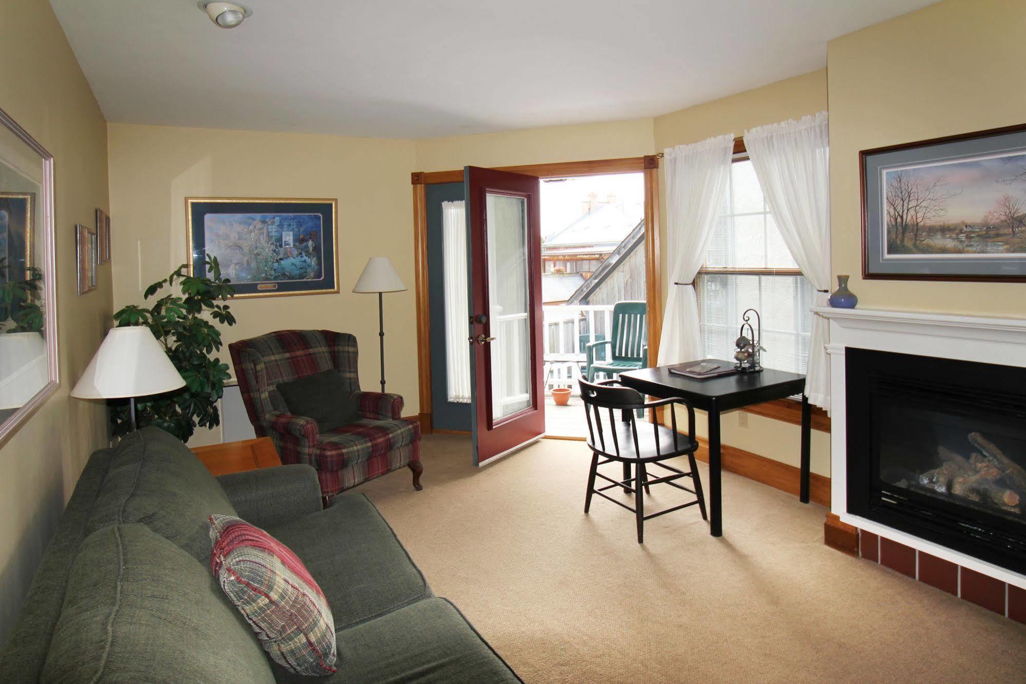 Kettle Creek Inn ポート・スタンリー エクステリア 写真