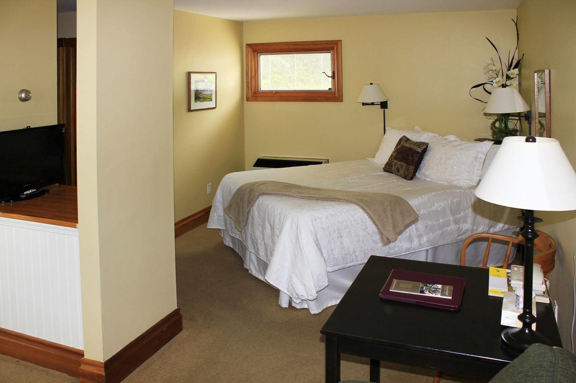 Kettle Creek Inn ポート・スタンリー エクステリア 写真