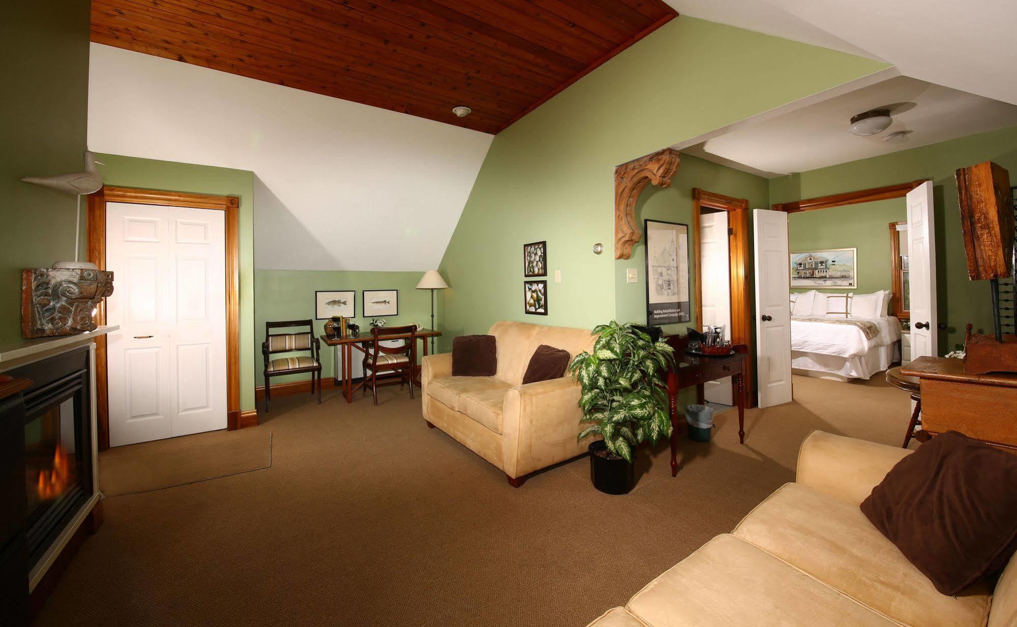 Kettle Creek Inn ポート・スタンリー エクステリア 写真