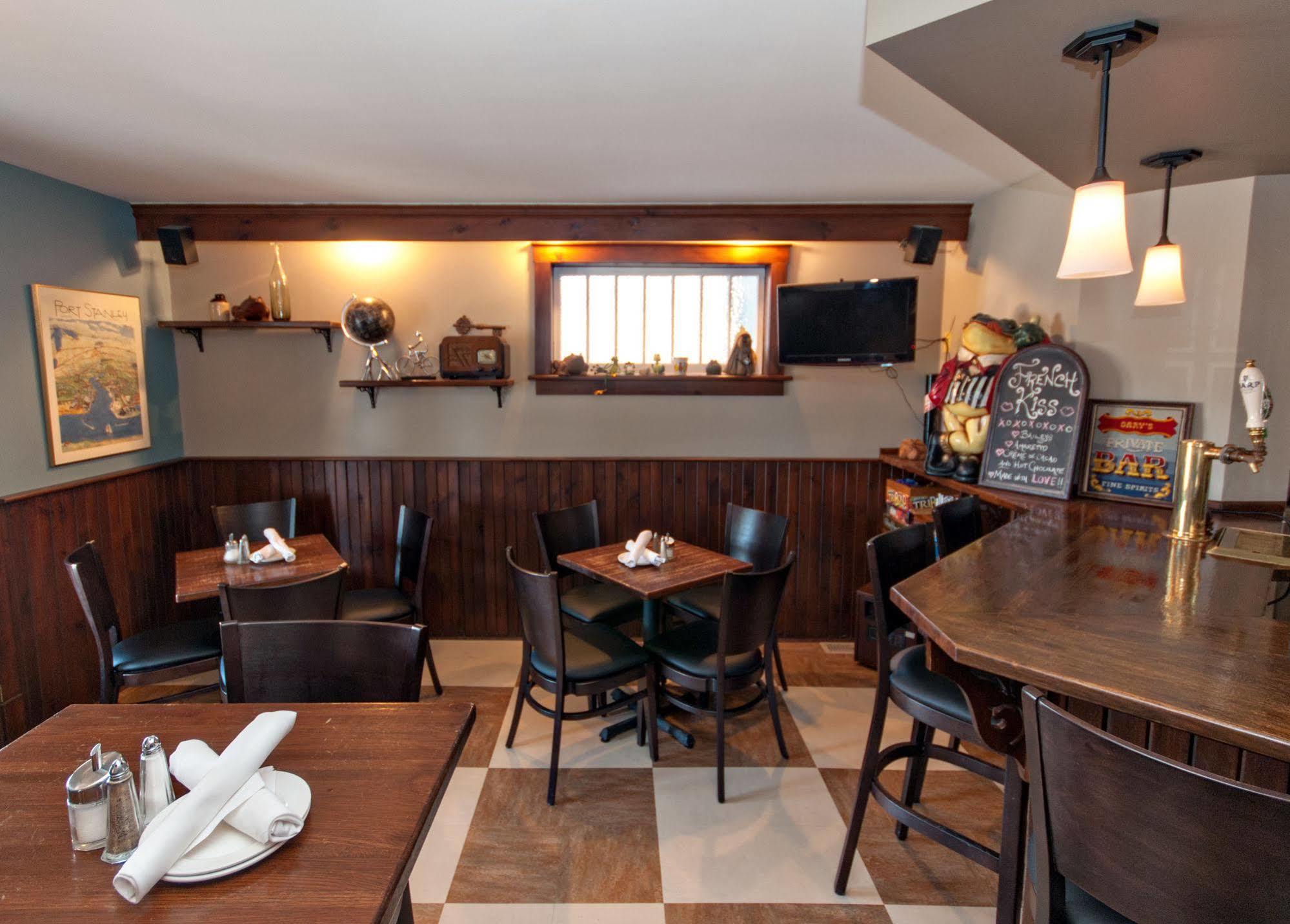 Kettle Creek Inn ポート・スタンリー エクステリア 写真