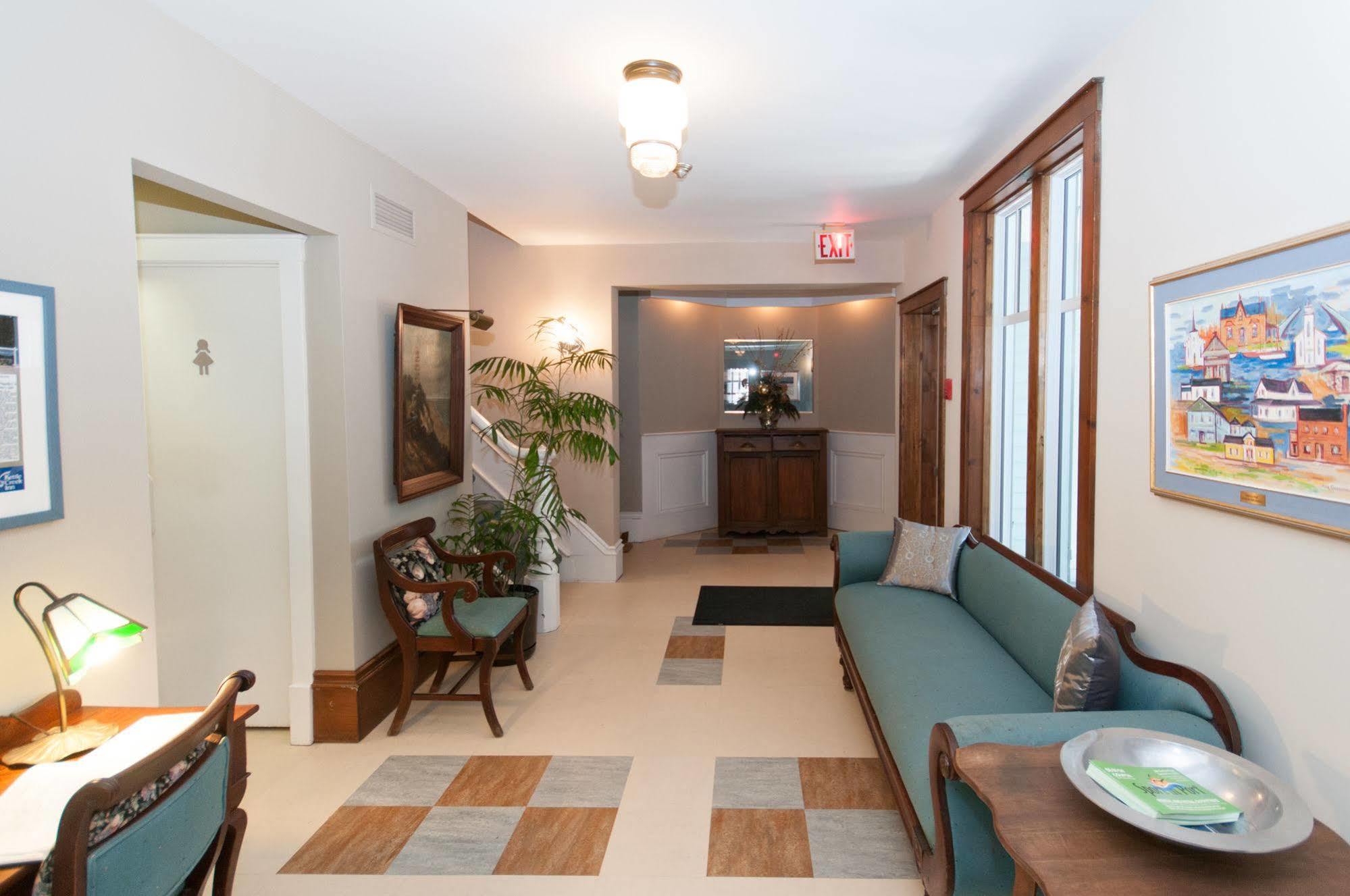 Kettle Creek Inn ポート・スタンリー エクステリア 写真