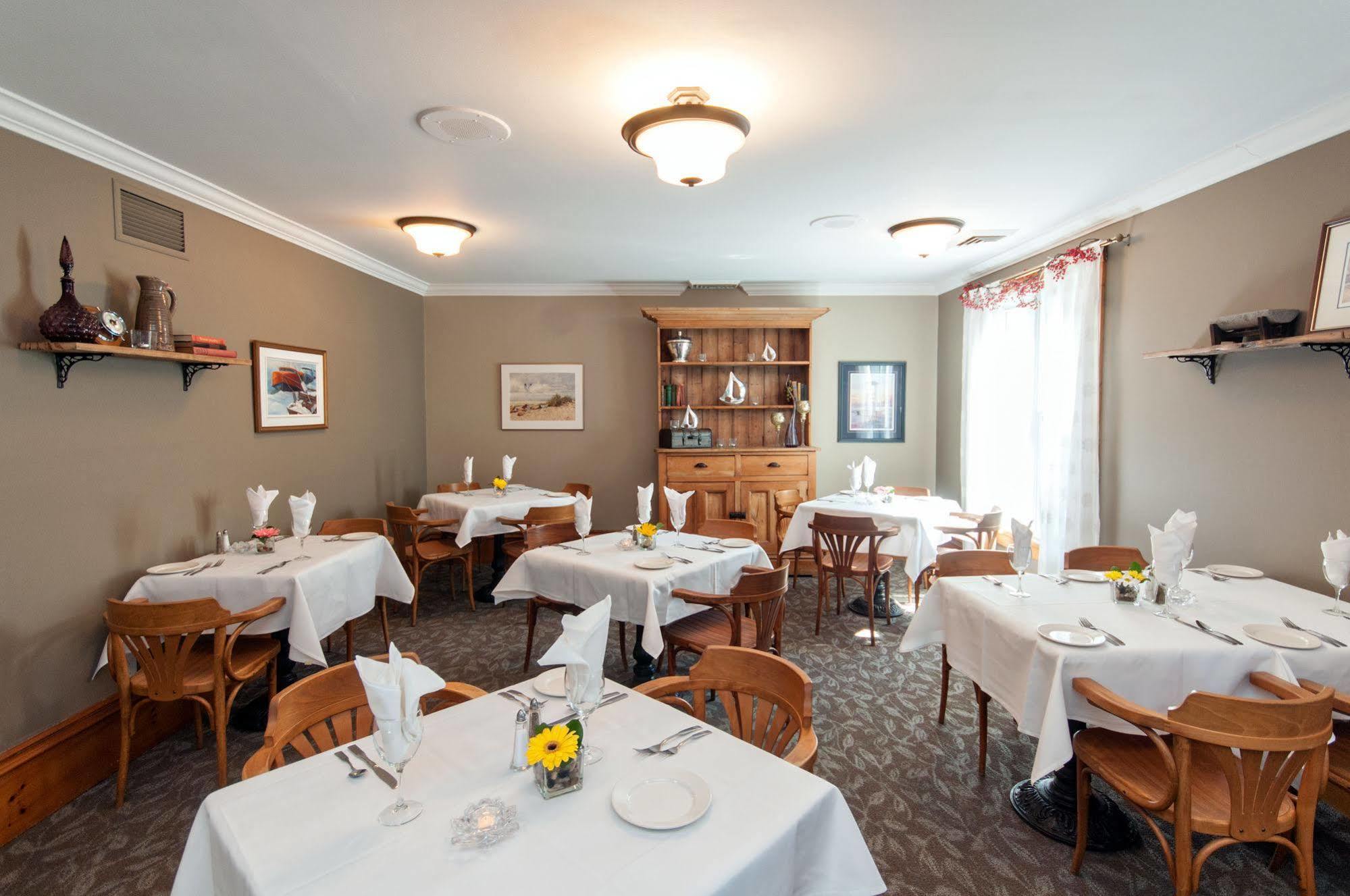 Kettle Creek Inn ポート・スタンリー エクステリア 写真